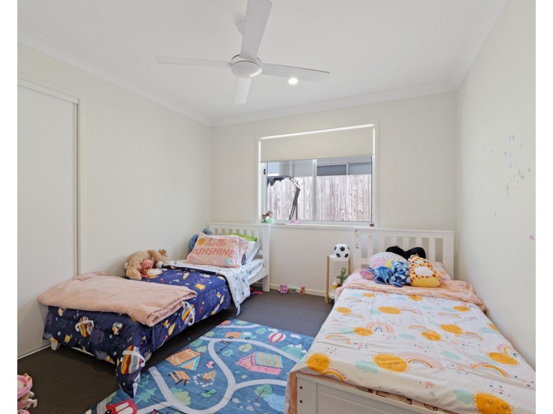 8 Macintyre Crescent, Pelican Waters QLD 4551