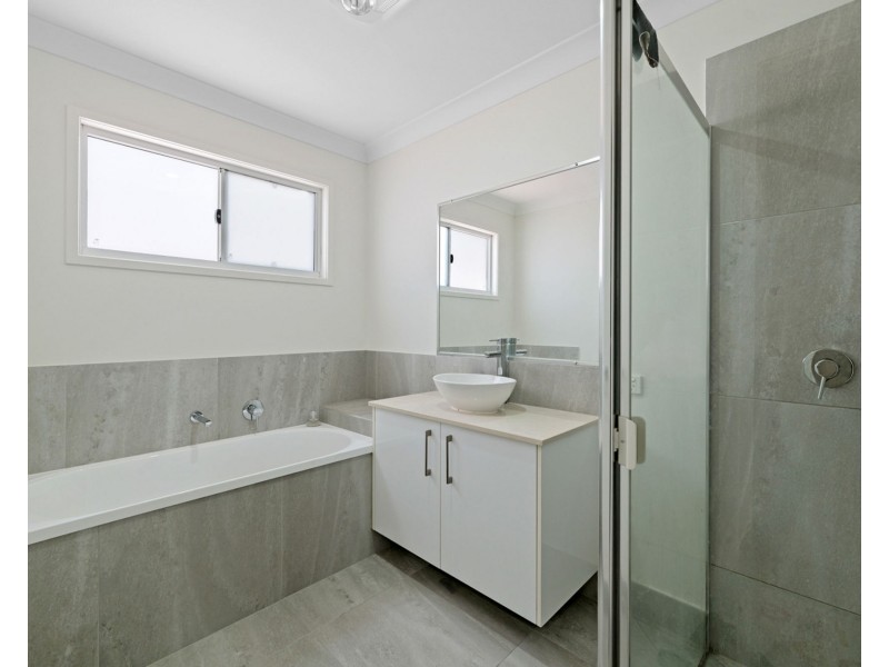 8 Macintyre Crescent, Pelican Waters QLD 4551