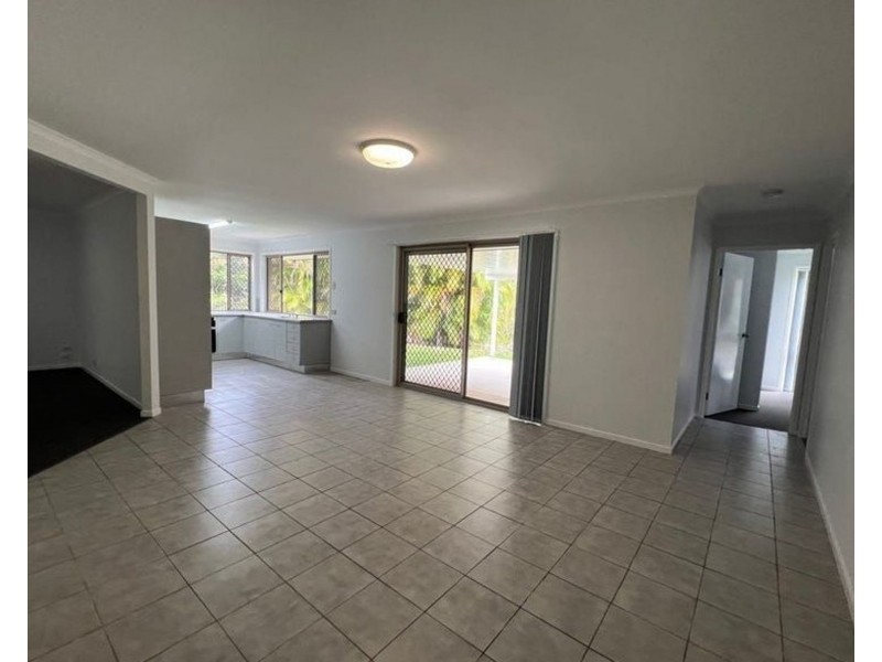 16 Winter Road, Kallangur QLD 4503