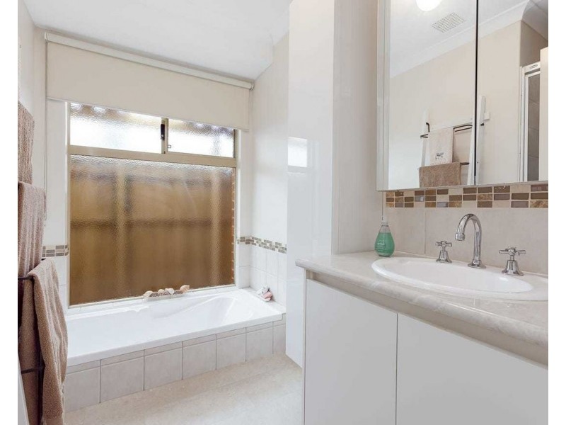 22 Riverina Drive, Ellenbrook WA 6069