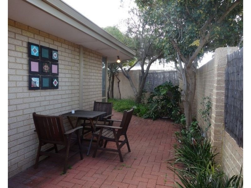 1/33 Calais Rd, Scarborough WA 6019