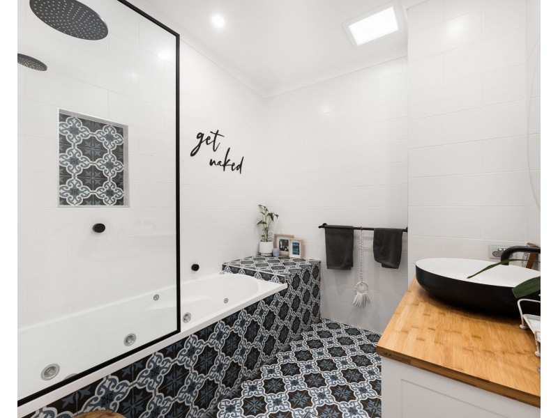 6 Romney street, Brighton QLD 4017