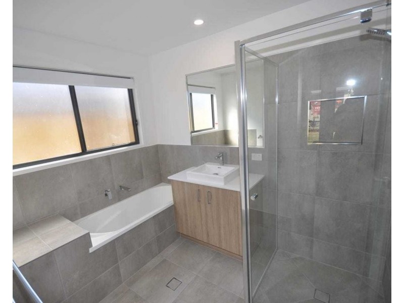 1/4 White Oak Place, Perwillowen QLD 4560