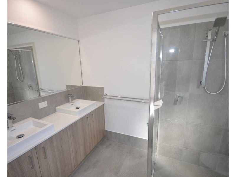 1/4 White Oak Place, Perwillowen QLD 4560