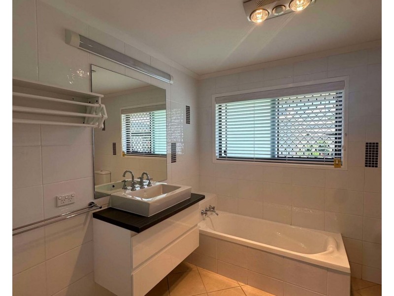 3 Deegan Court, Avenell Heights QLD 4670