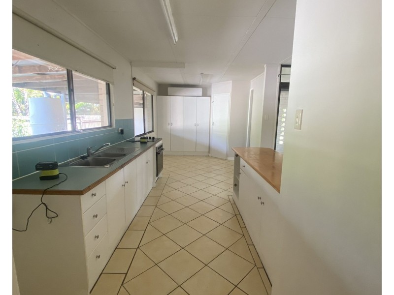 23 Byron, Burnett Heads QLD 4670
