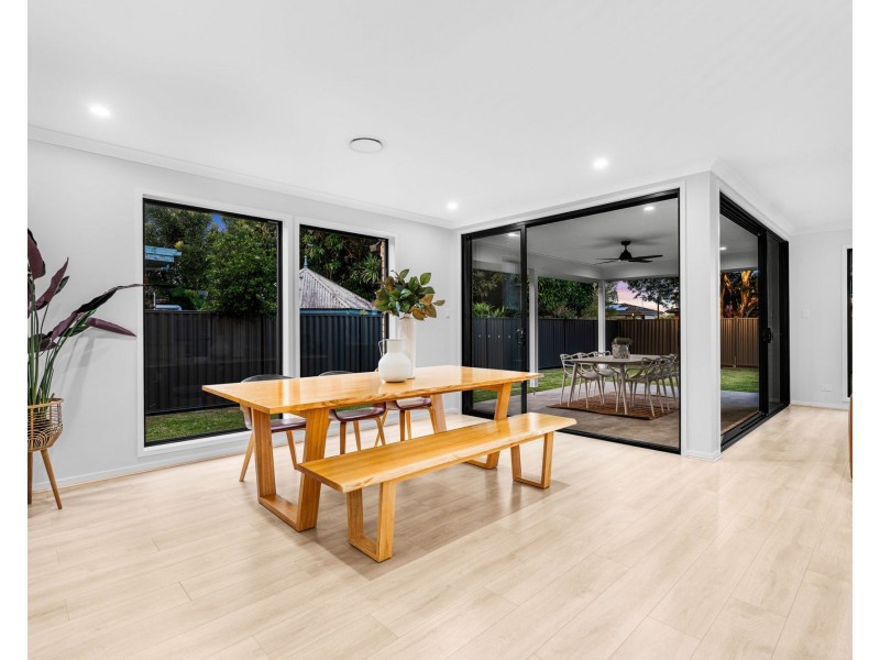 54 Regent Street, Wynnum West QLD 4178