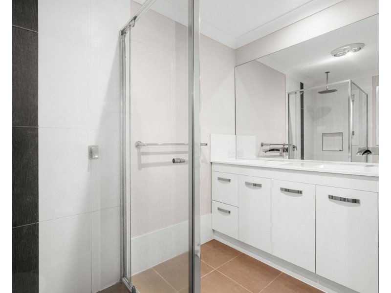 106 Kamarin St, Manly West QLD 4179