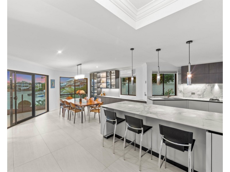 5 Aberdeen Avenue, Benowa Waters QLD 4217