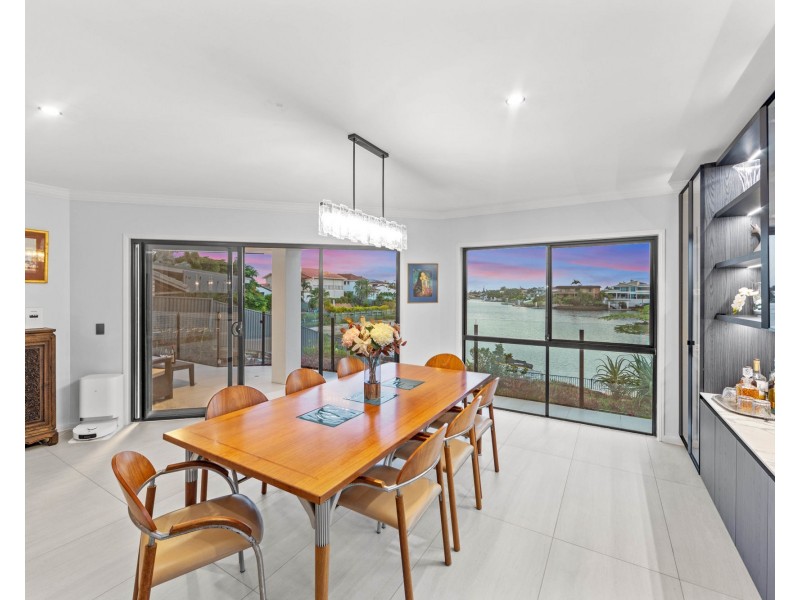 5 Aberdeen Avenue, Benowa Waters QLD 4217