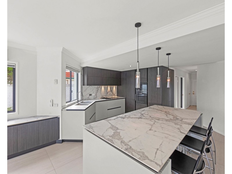 5 Aberdeen Avenue, Benowa Waters QLD 4217