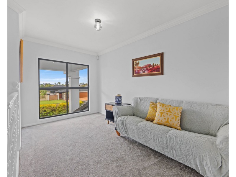 5 Aberdeen Avenue, Benowa Waters QLD 4217