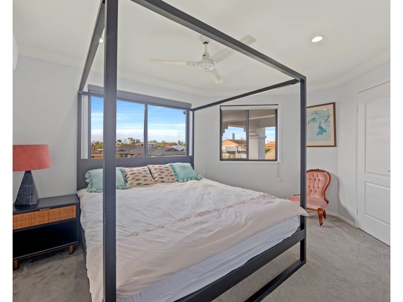 5 Aberdeen Avenue, Benowa Waters QLD 4217