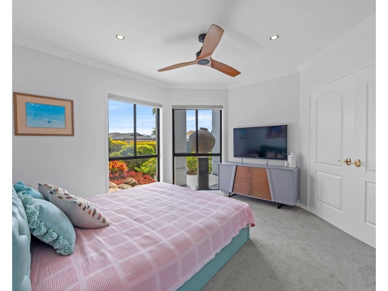 5 Aberdeen Avenue, Benowa Waters QLD 4217