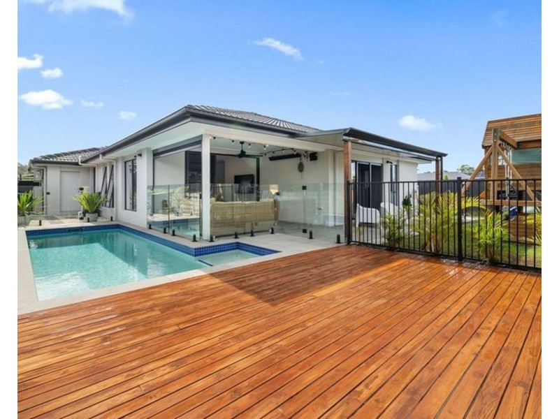 24 Harriet Lane, Oxenford QLD 4210