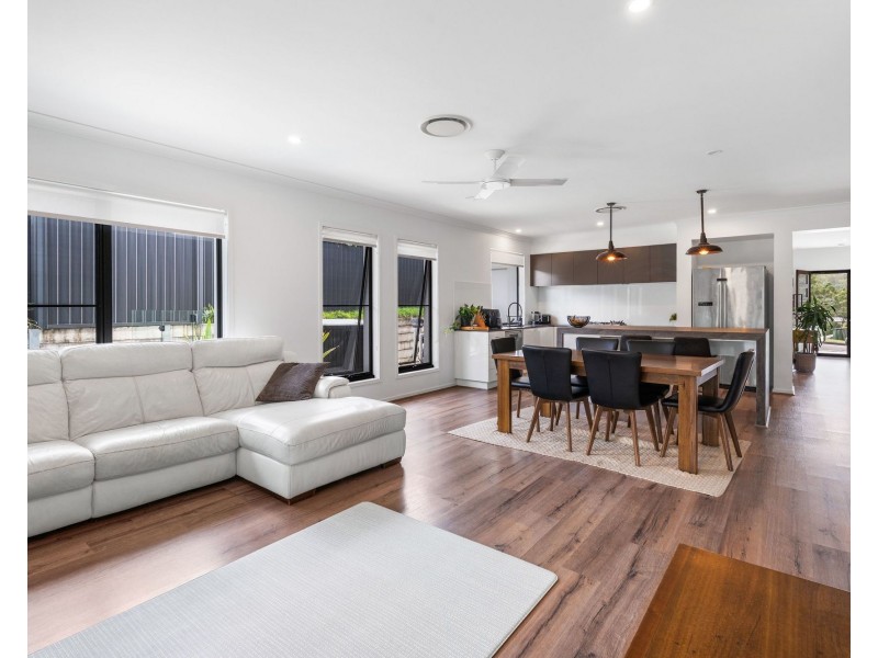 24 Harriet Lane, Oxenford QLD 4210