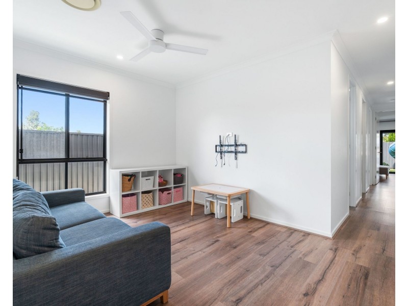 24 Harriet Lane, Oxenford QLD 4210