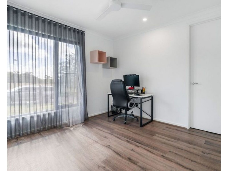 24 Harriet Lane, Oxenford QLD 4210