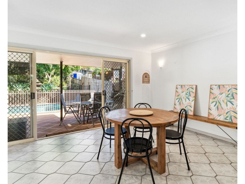 3 Avon Court, Pacific Pines QLD 4211