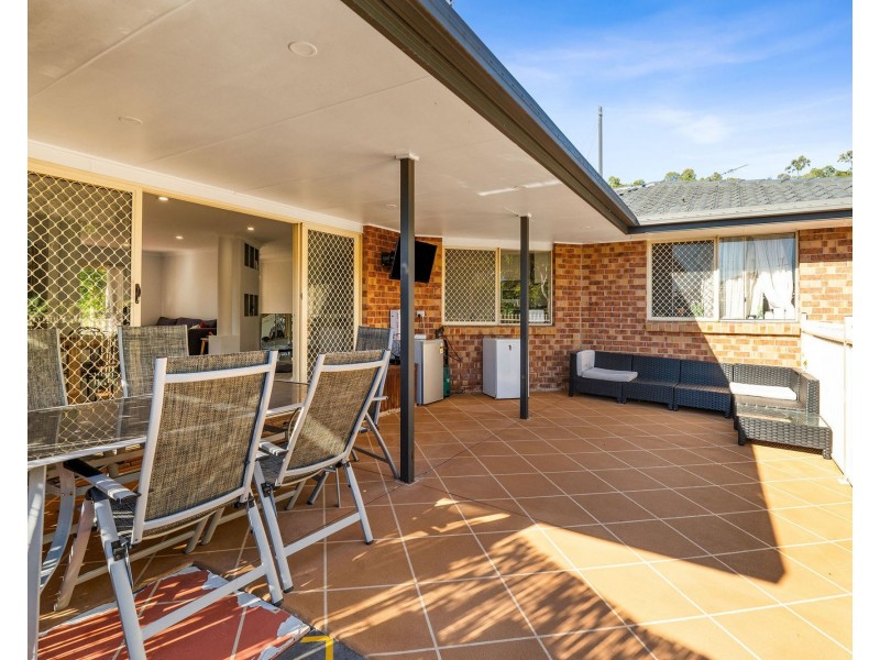 3 Avon Court, Pacific Pines QLD 4211