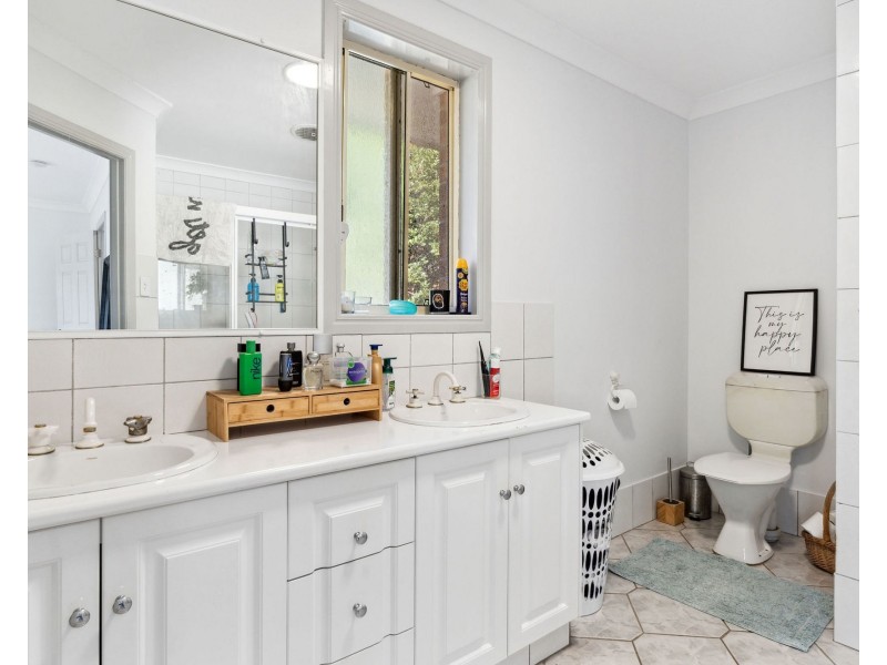 3 Avon Court, Pacific Pines QLD 4211