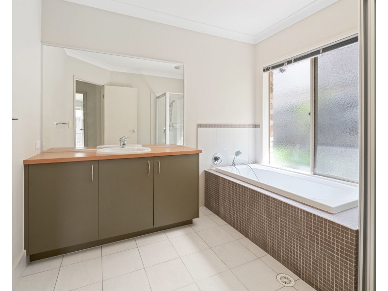 112 Salvado Drive, Pacific Pines QLD 4211