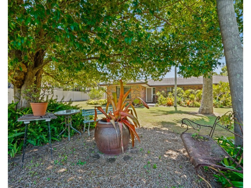 25 Rogers Street, Beachmere QLD 4510