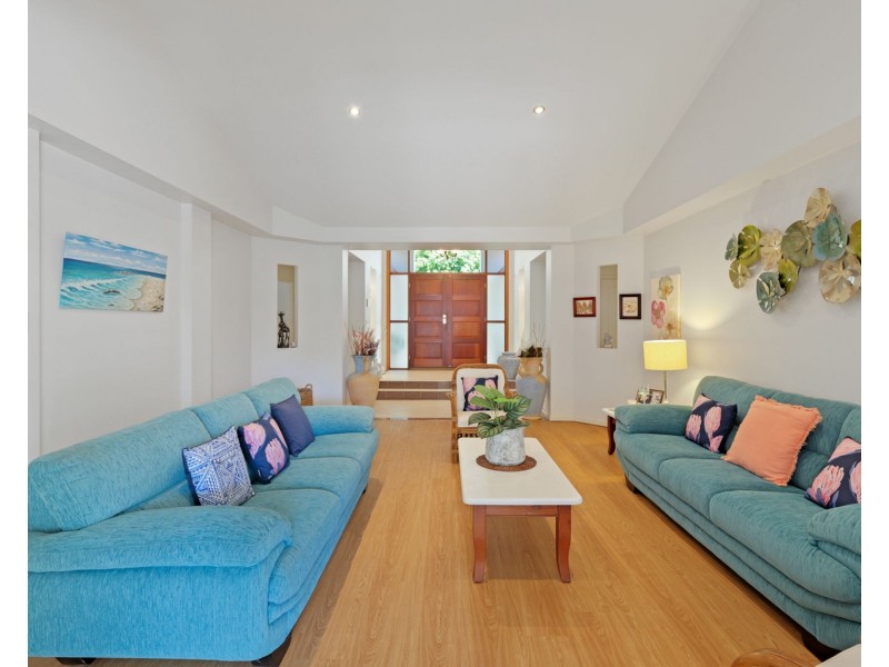 13 Campbellville Circuit, Pelican Waters QLD 4551