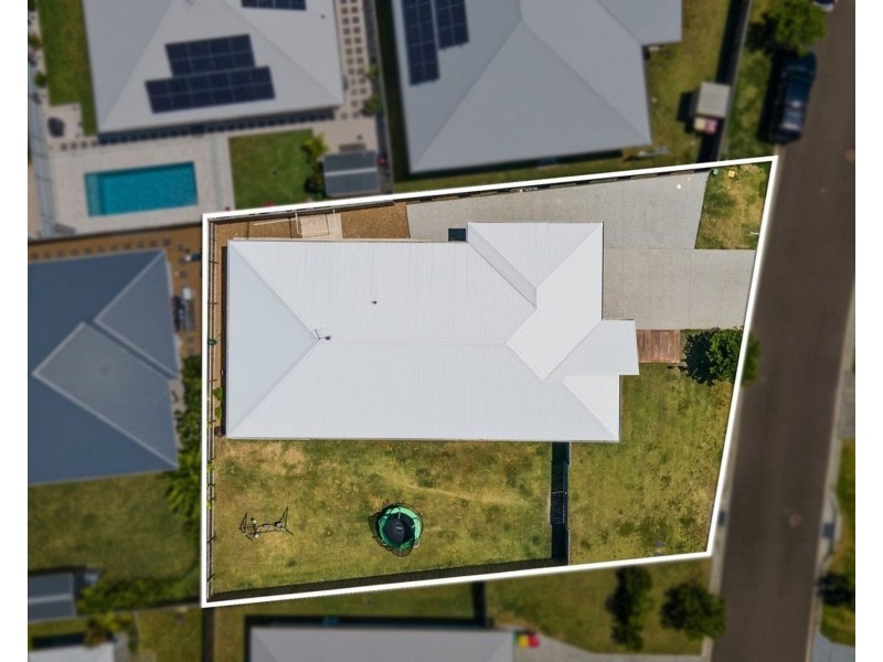 5 Perignon Cct, Beachmere QLD 4510