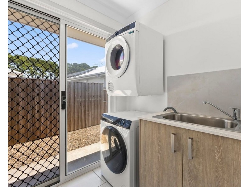 5 Perignon Cct, Beachmere QLD 4510