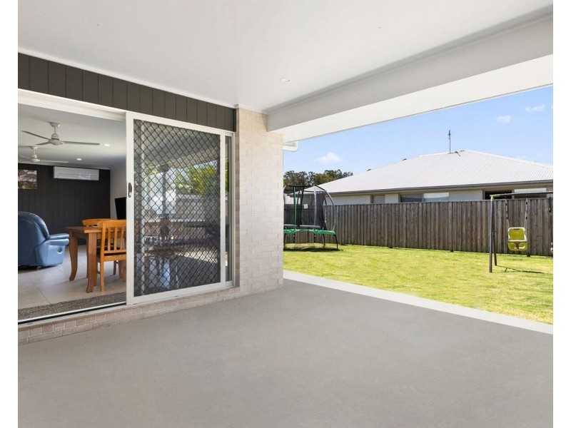 5 Perignon Cct, Beachmere QLD 4510