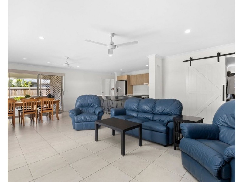 5 Perignon Cct, Beachmere QLD 4510