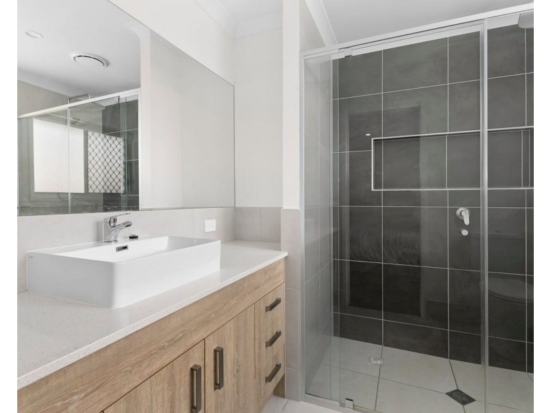 5 Perignon Cct, Beachmere QLD 4510