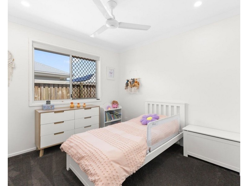 5 Perignon Cct, Beachmere QLD 4510