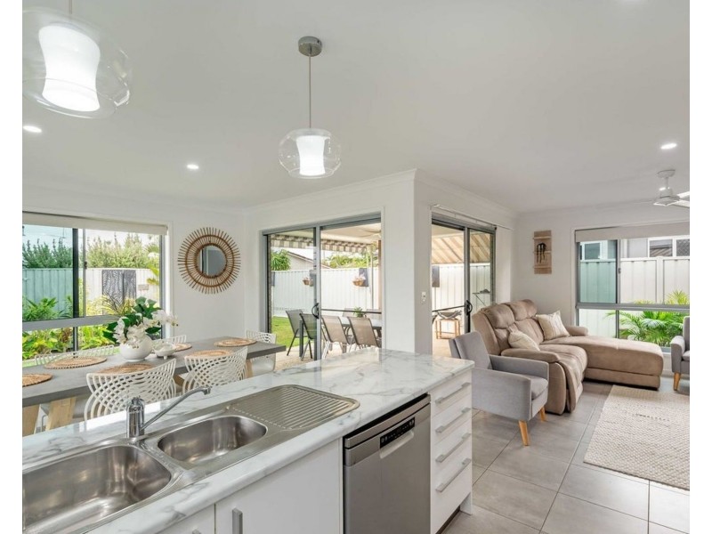 9 Blue Sea Court, Bargara QLD 4670