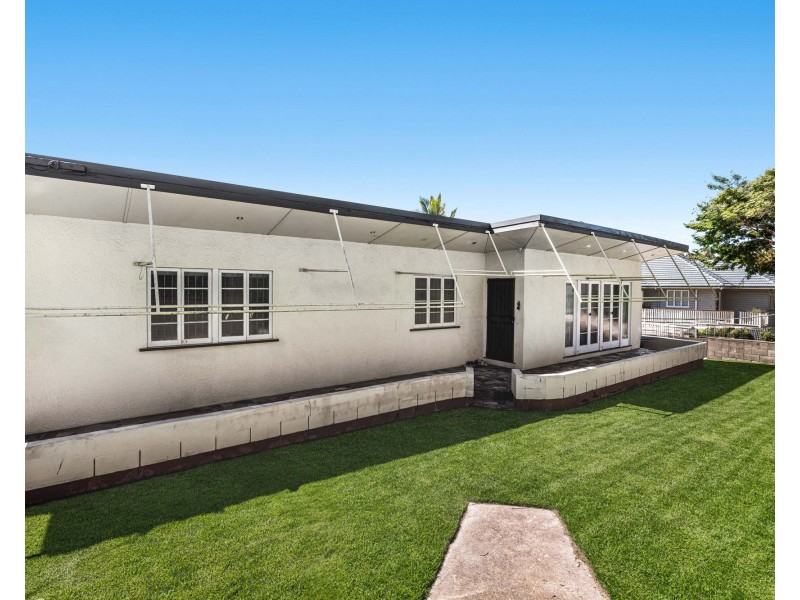 329 Preston Road, Wynnum West QLD 4178