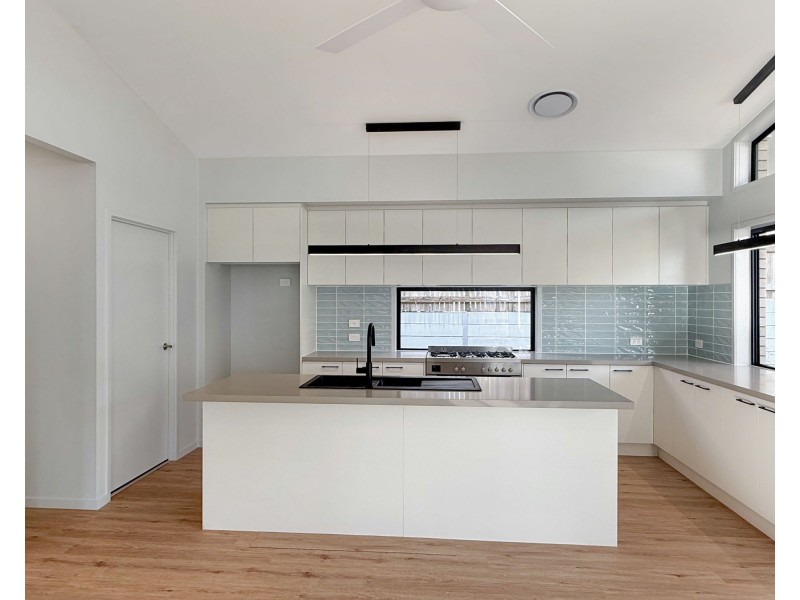 2 Alberg St, Spring Mountain QLD 4124