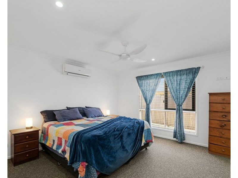2 Toppers Drive, Coral Cove QLD 4670