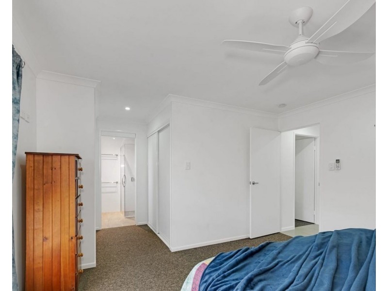 2 Toppers Drive, Coral Cove QLD 4670
