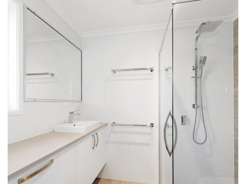 2 Toppers Drive, Coral Cove QLD 4670