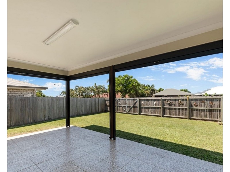 2 Toppers Drive, Coral Cove QLD 4670