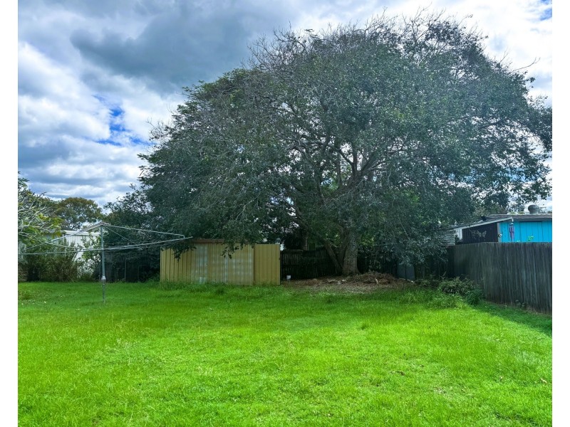 4 Short Street, Beachmere QLD 4510