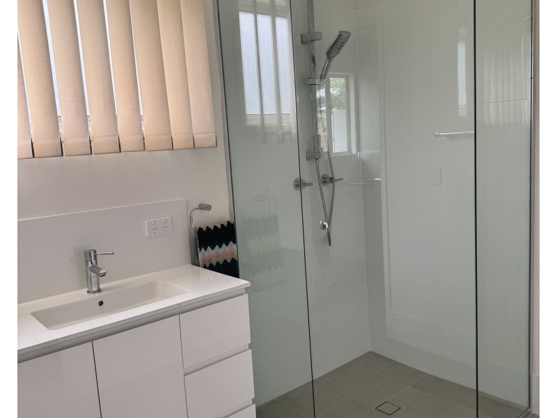4 Short Street, Beachmere QLD 4510