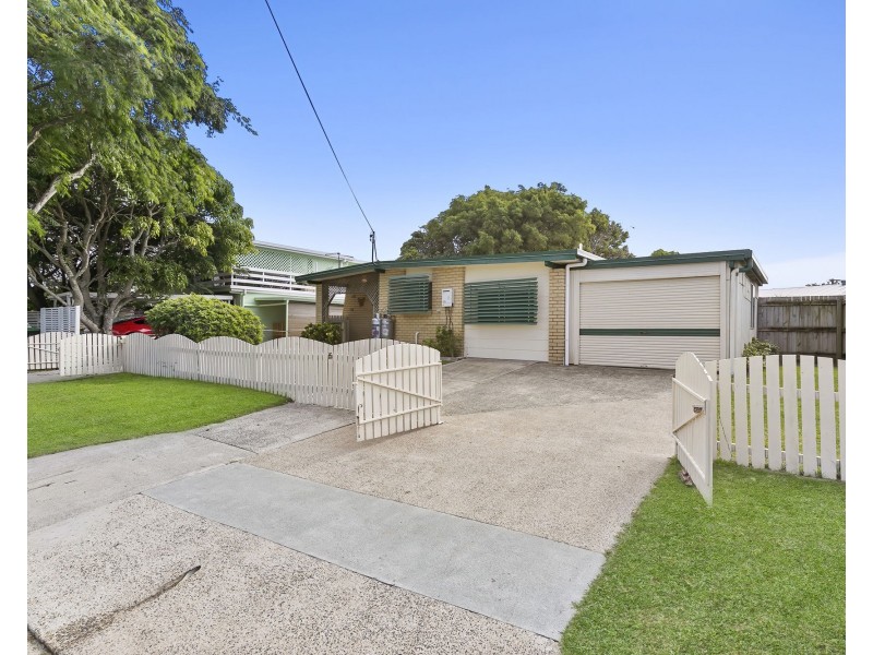 15 Dwyer Street, Beachmere QLD 4510