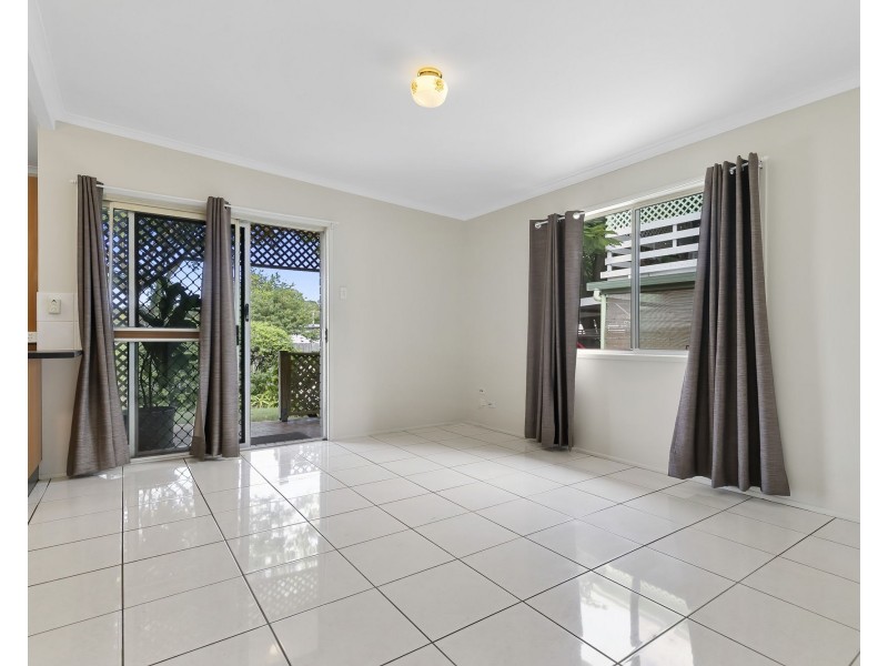 15 Dwyer Street, Beachmere QLD 4510