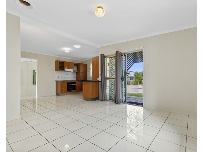 15 Dwyer Street, Beachmere QLD 4510