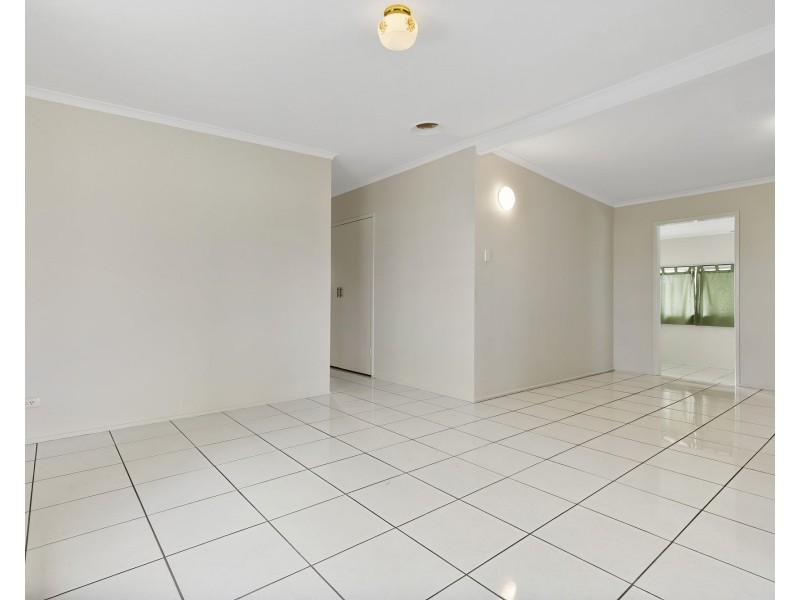 15 Dwyer Street, Beachmere QLD 4510