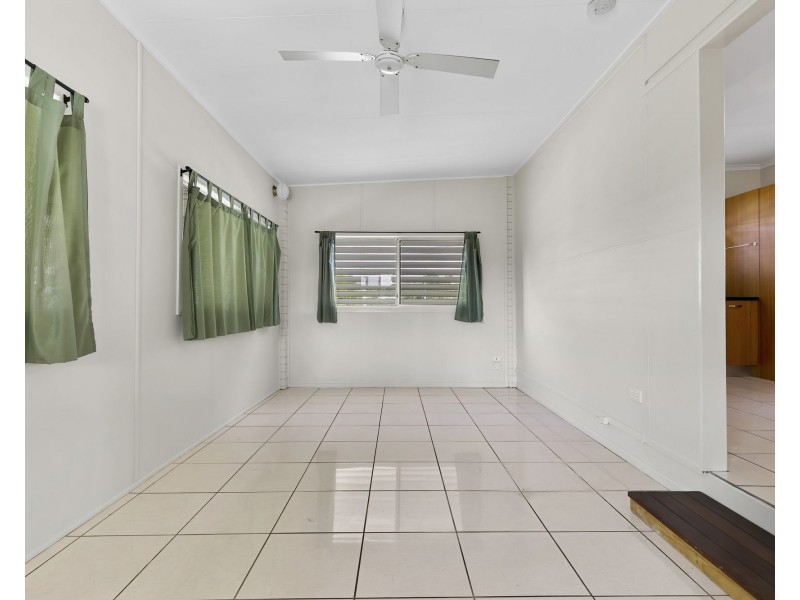 15 Dwyer Street, Beachmere QLD 4510