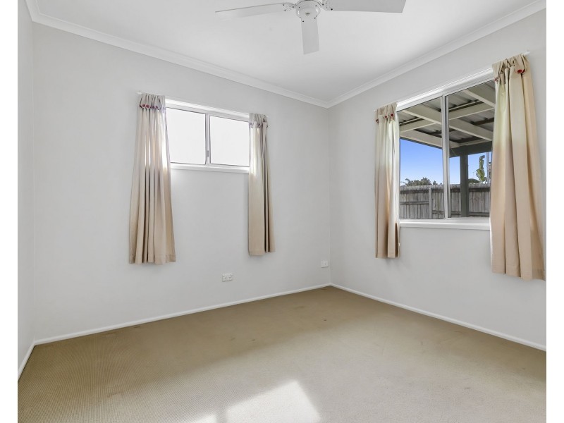 15 Dwyer Street, Beachmere QLD 4510