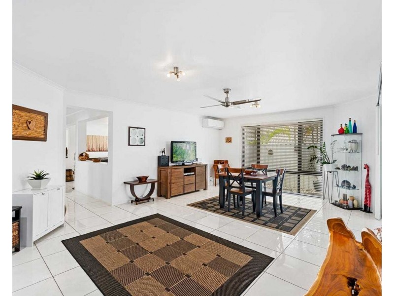 7 Irvine Street, Pacific Pines QLD 4211